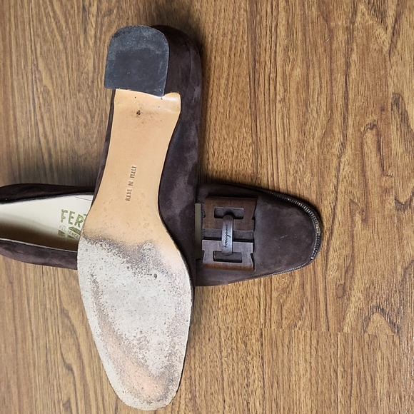 FERRAGAMO Suede Block Heel Wooden Hardware Detail Brown Narrow - Picture 13 of 13